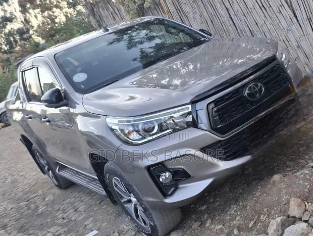 Toyota Hilux Revo Double Cab Deisel 2.8 AWD 2020 Silver