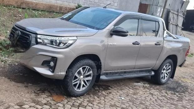 Toyota Hilux Revo Double Cab Deisel 2.8 AWD 2020 Silver