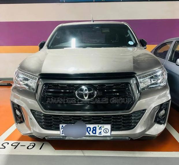 Toyota Hilux 2020 Gray