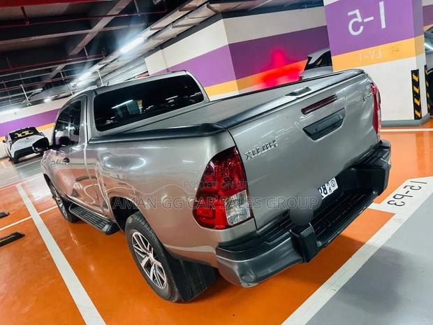 Toyota Hilux 2020 Gray