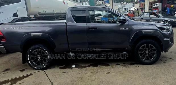 Toyota Hilux 2021 Gray