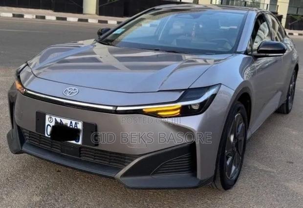 Toyota bZ3 63 kWh FWD 2023 Gray