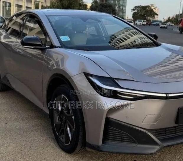 Toyota bZ3 63 kWh FWD 2023 Gray
