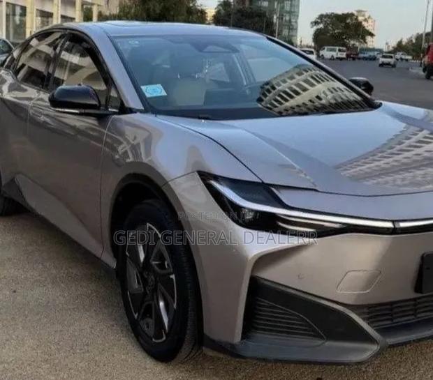 Toyota bZ3 63 kWh FWD 2023 Gray
