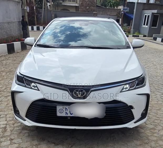 Toyota Corolla 2022 White