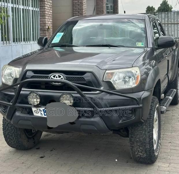 Toyota Tacoma 2014 Gray