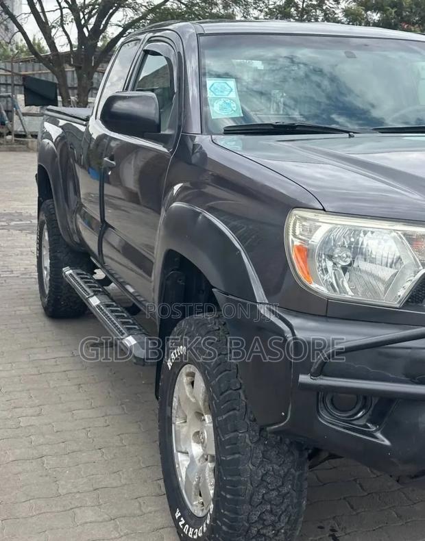 Toyota Tacoma 2014 Gray