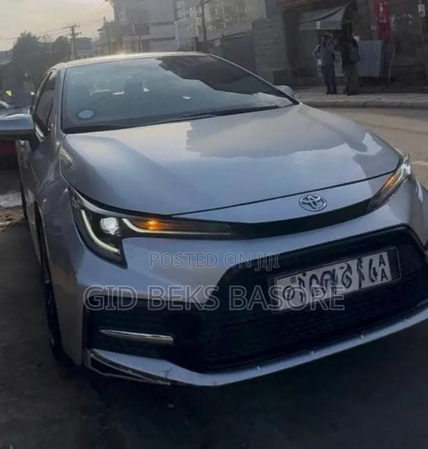 Toyota Corolla 2022 Silver