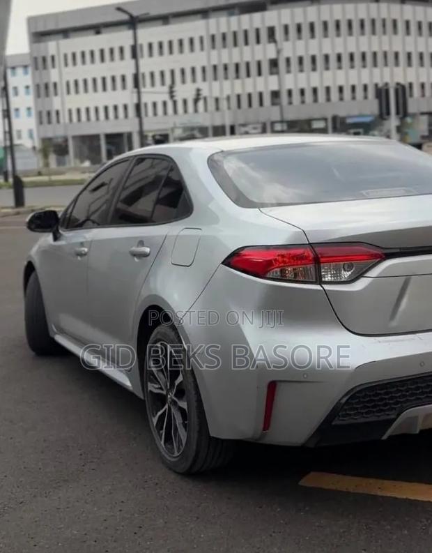 Toyota Corolla 2022 Silver