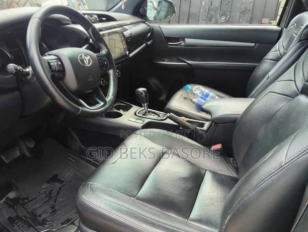 Toyota Hilux 2022 Gray