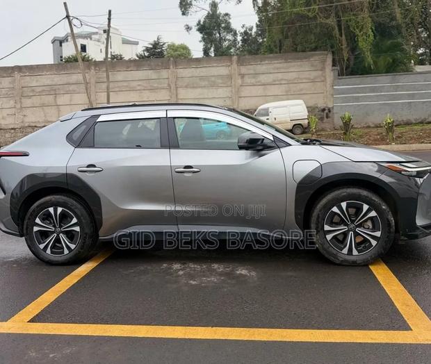 Toyota bZ4X 71.4 kWh AWD 2023 Gray