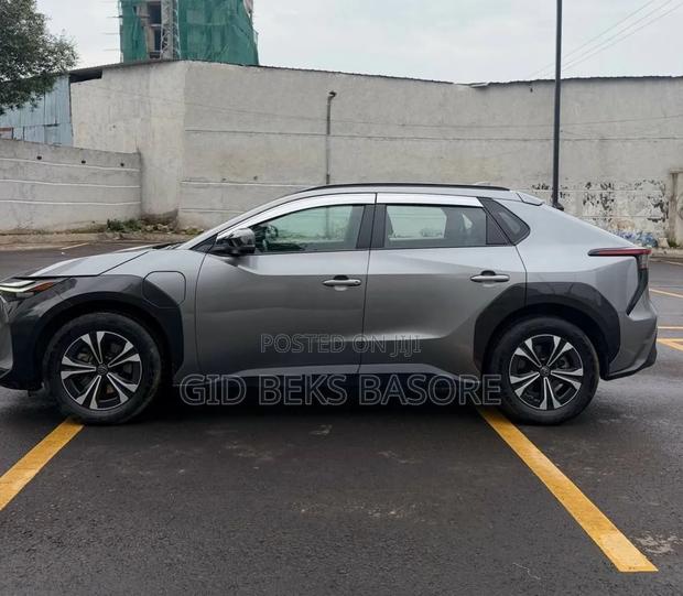 Toyota bZ4X 71.4 kWh AWD 2023 Gray