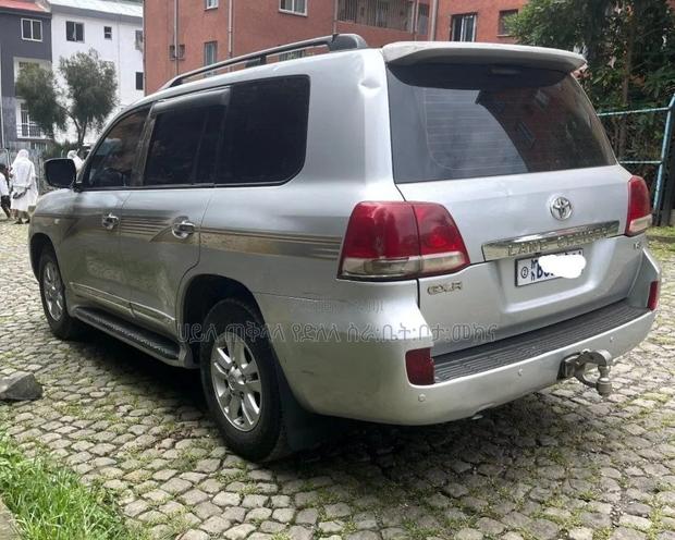 Toyota Land Cruiser 2010 Purple