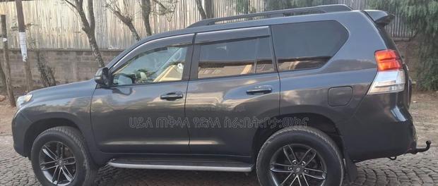 Toyota Land Cruiser Prado 2012 Matt Black