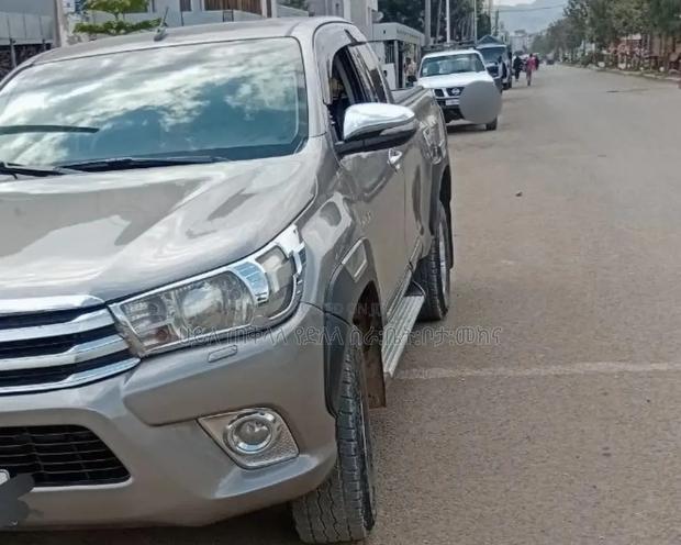Toyota Hilux 2017 Purple