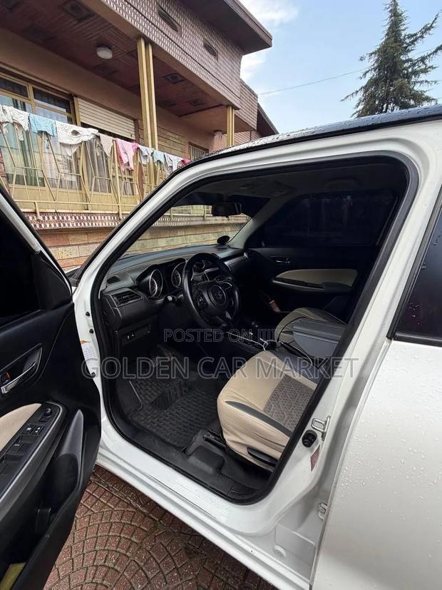 Suzuki Swift 2022 White