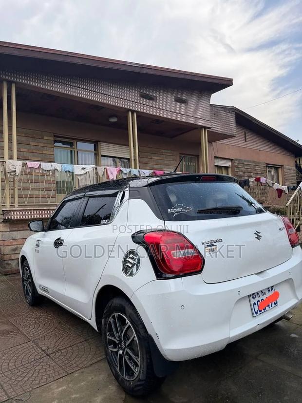 Suzuki Swift 2022 White