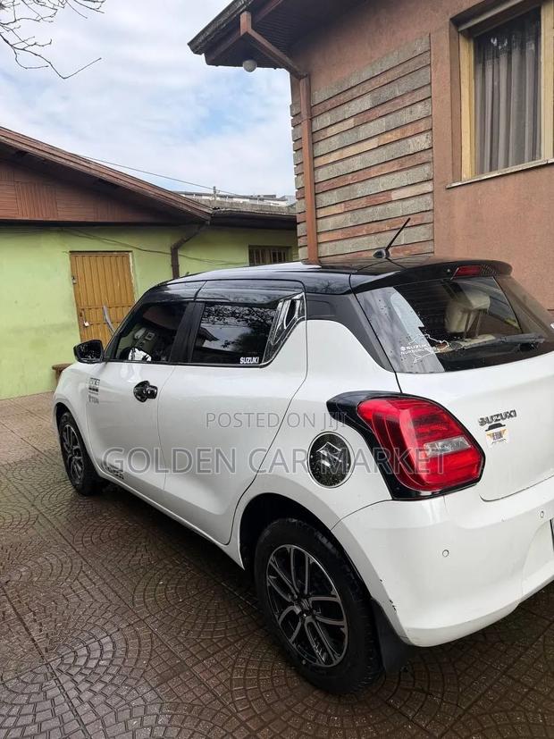 Suzuki Swift 2022 White