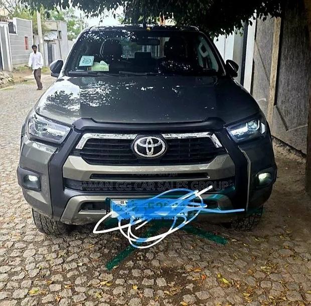 Toyota Hilux 2021 Purple