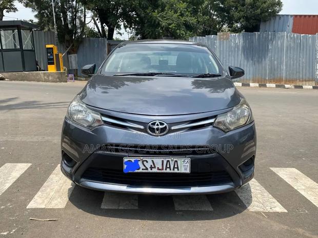 Toyota Yaris 2015 Gray