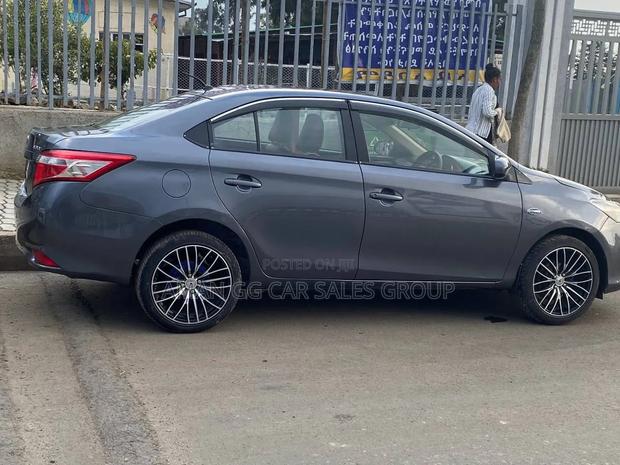 Toyota Yaris 2015 Gray