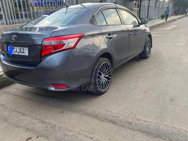 Toyota Yaris 2015 Gray