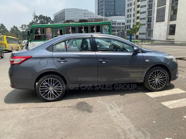 Toyota Yaris 2015 Gray