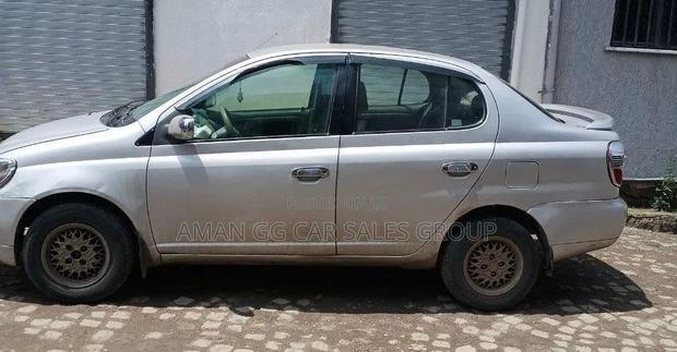 Toyota Platz 2003 Silver