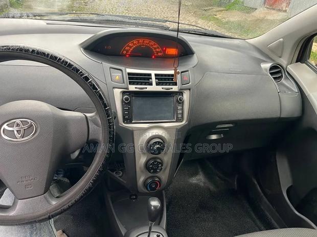 Toyota Yaris 2010 Burgundy
