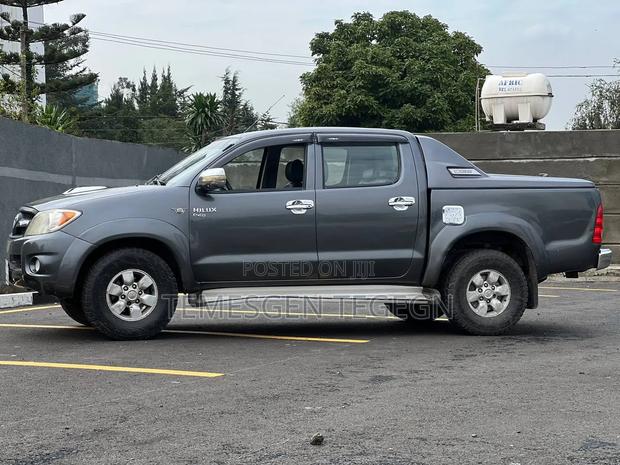 Toyota Hilux 2010 Black