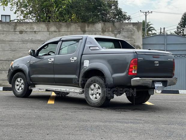 Toyota Hilux 2010 Black