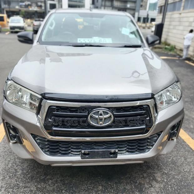 Toyota Hilux 2019 Gray