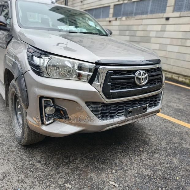 Toyota Hilux 2019 Gray