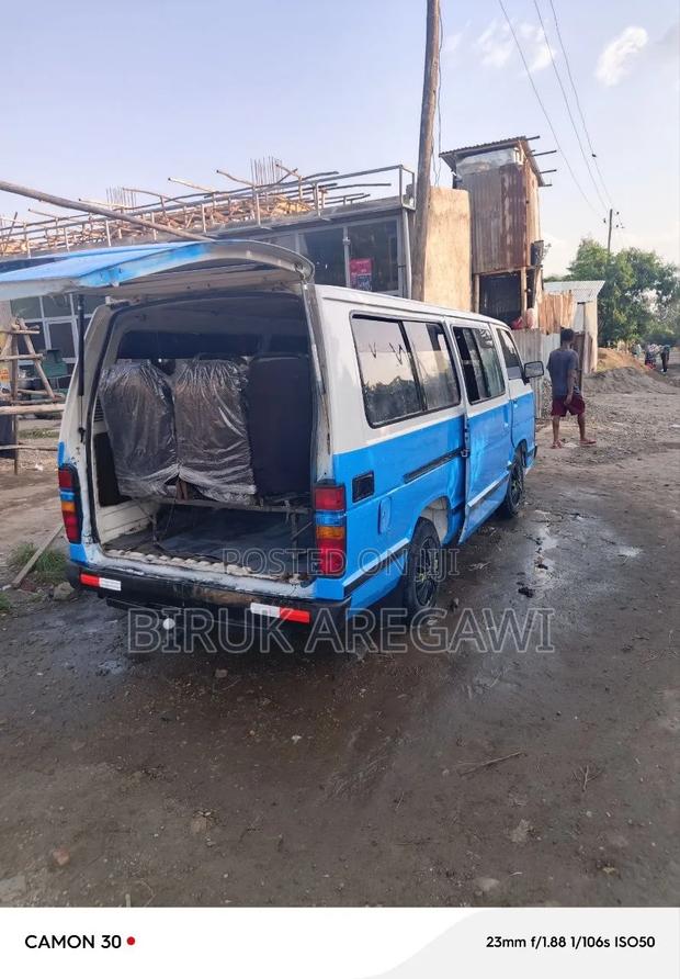 Toyota Grand HiAce 1999 Blue