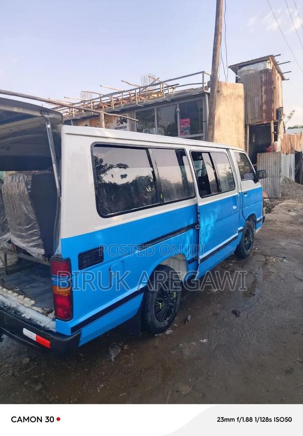 Toyota Grand HiAce 1999 Blue