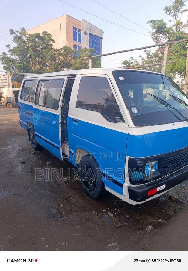 Toyota Grand HiAce 1999 Blue
