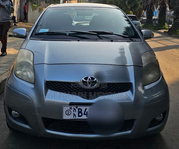 Toyota Yaris 2010 Gray