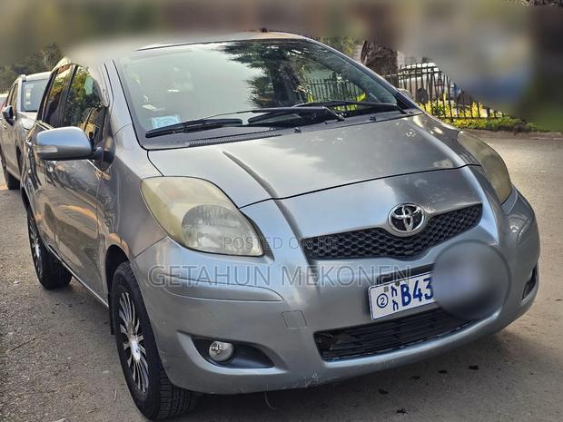Toyota Yaris 2010 Gray