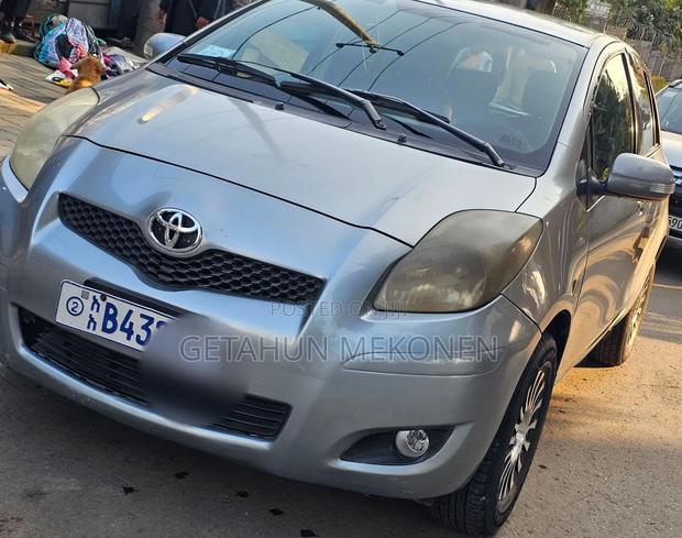Toyota Yaris 2010 Gray