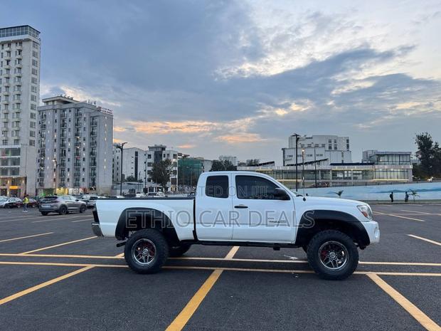 Toyota Tacoma 2012 White