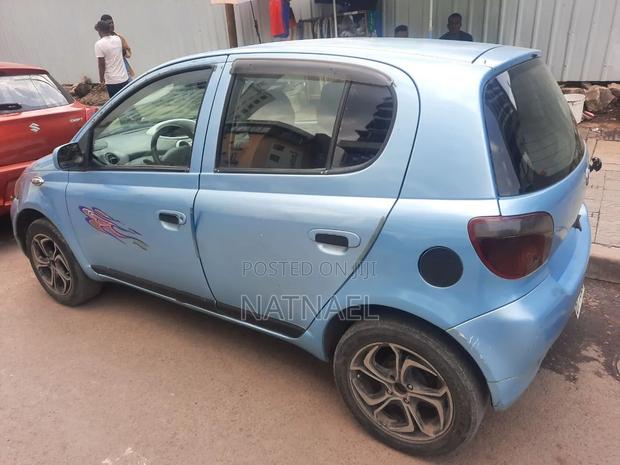 Toyota Vitz 2002 Blue