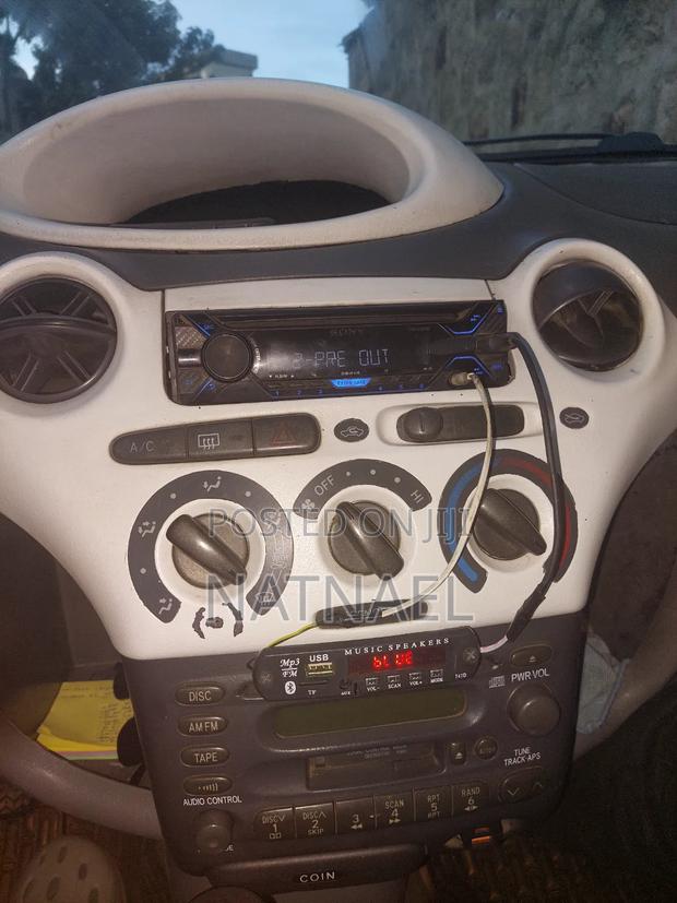 Toyota Vitz 2002 Blue