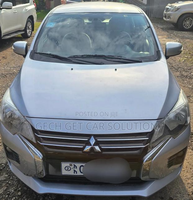 Mitsubishi Attrage 2022 Silver