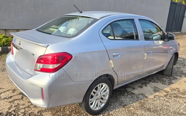 Mitsubishi Attrage 2022 Silver