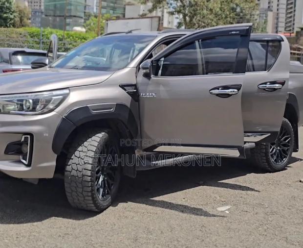 Toyota Hilux 2019 Gold
