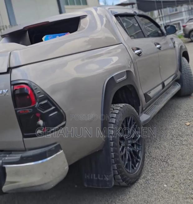 Toyota Hilux 2019 Gold