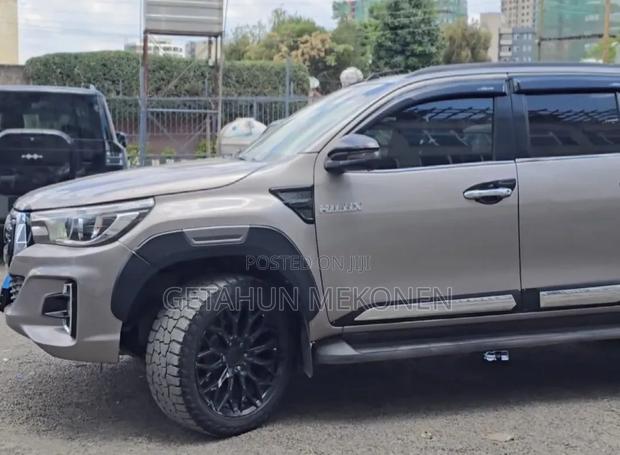 Toyota Hilux 2019 Gold