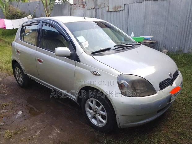 Toyota Vitz 2001 Silver