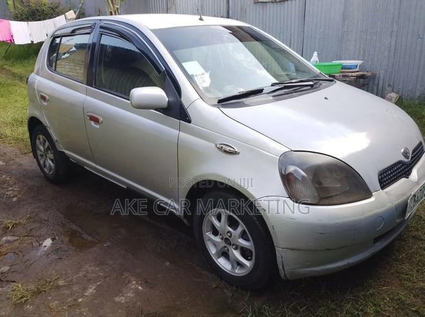 Toyota Vitz 2001 Silver