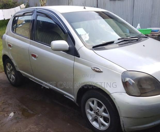 Toyota Vitz 2001 Silver